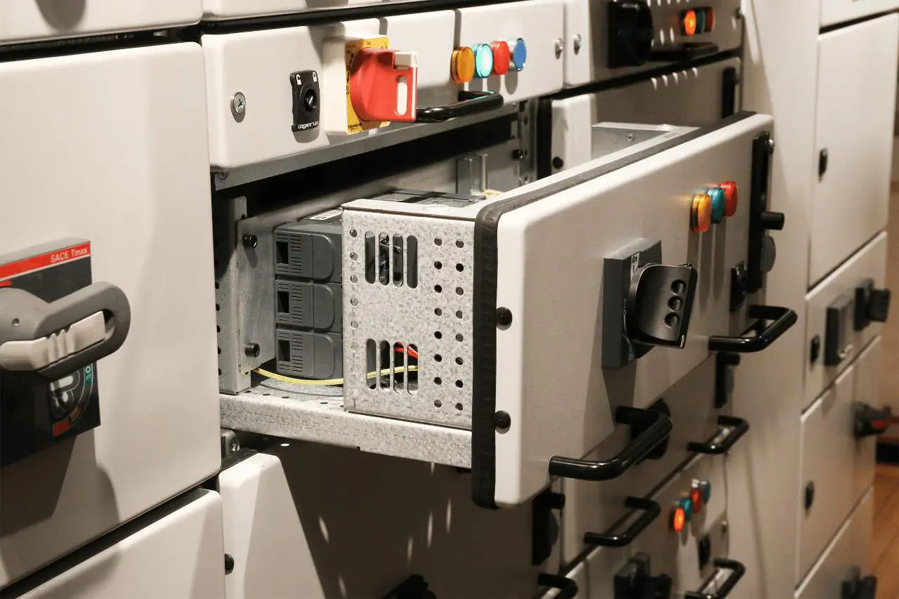Schneider Withdrawable MCC Drawer Motor Control Centers (MCC Panels)