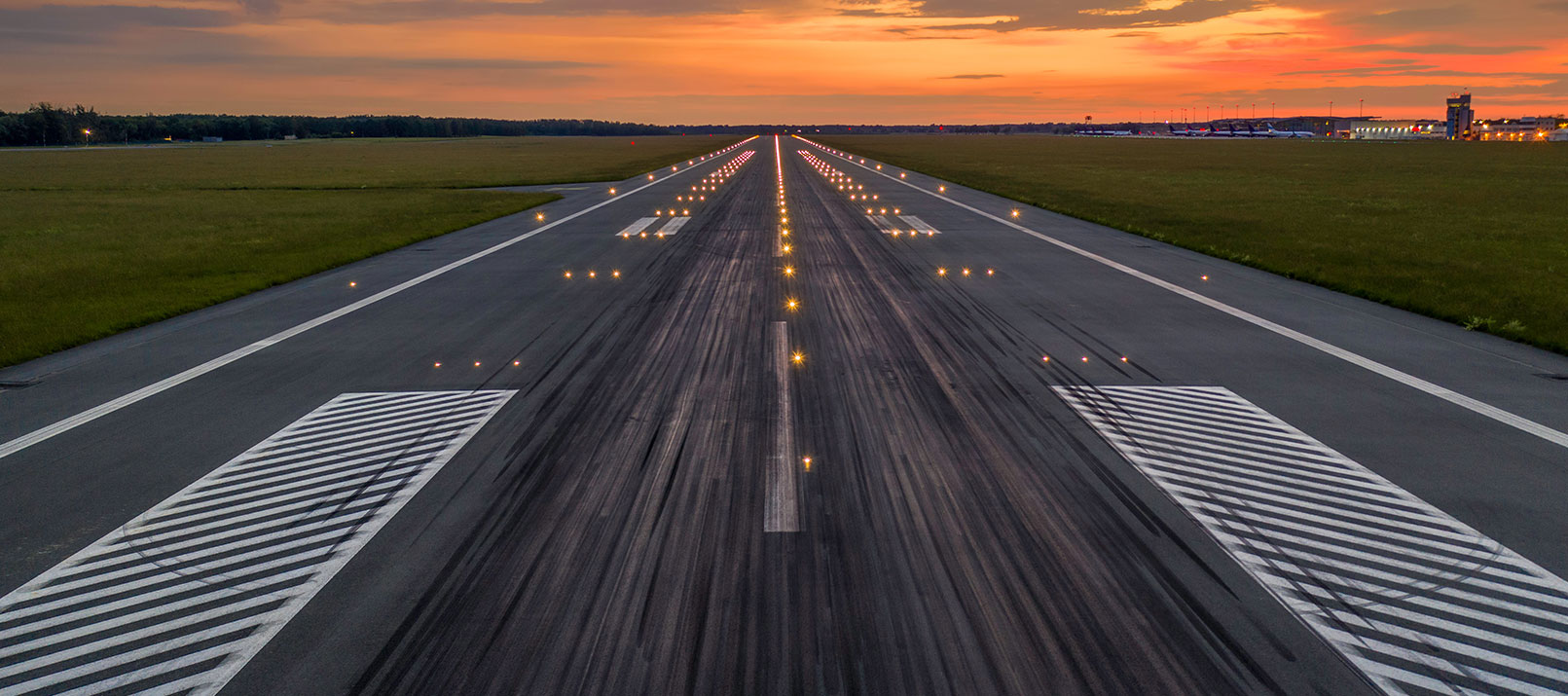 TKH Airport Solutions TKH Precision Centreline System Centreline Lights